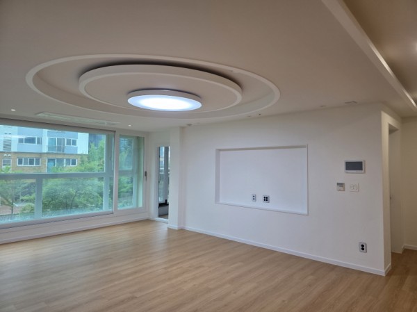 우아한 원형 우물천장 거실 시공